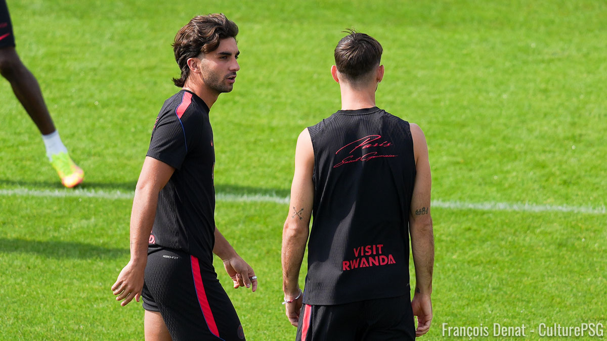 Officialisé ce samedi à la veille du Trophée des champions, Ferran Torres était présent au Campus pour participer à la séance d'entrainement matinale du PSG. Le groupe de Luis Enrique était quasiment au complet.
