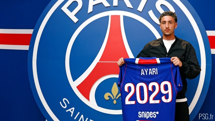 Le PSG a officialisé ce lundi la signature du premier contrat professionnel d'Adam Ayari, prometteur milieu de terrain offensif de son centre de formation né en 2008.