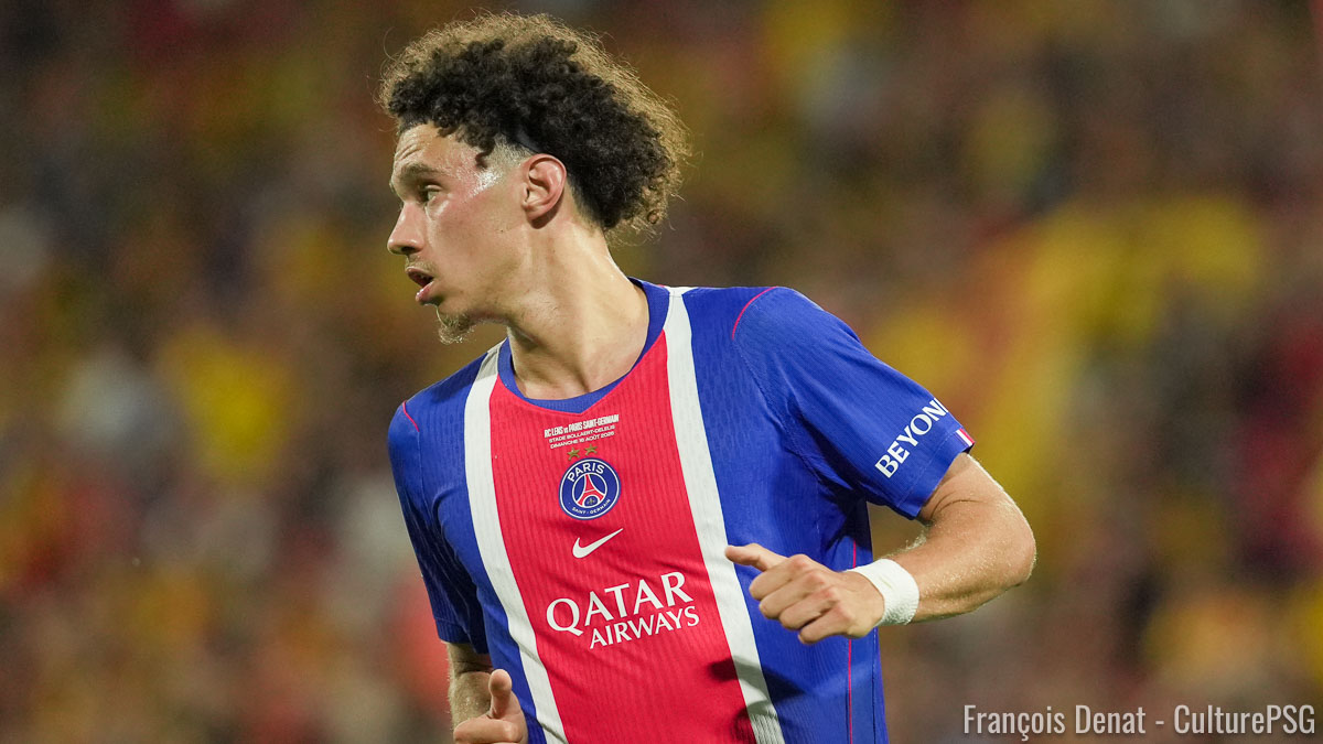 Présent face aux médias ce jeudi à l'occasion du Media Day organisé par le PSG pour présenter ses recrues, Maghnès Akliouche a raconté ses premières semaines sous ses nouvelles couleurs. Arrivé cet été en provenance de Monaco contre 45 M€ plus 5 M€ de bonus, le milieu offensif retrouvera déjà son club formateur vendredi soir au Parc des Princes.
