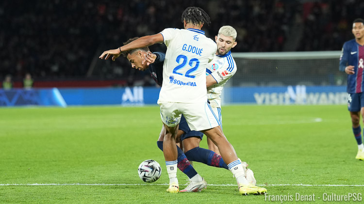 Latéral droit polyvalent, Guéla Doué serait dans les petits papiers du PSG. Mais le club de la capitale n'a nullement engagé des discussions avec Strasbourg pour aller plus loin à cette heure.