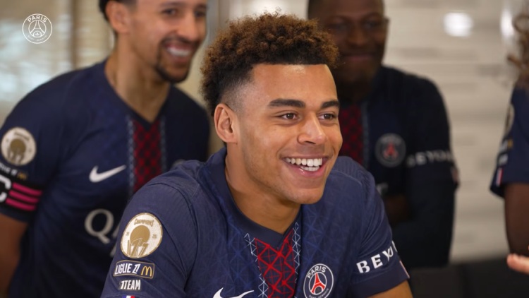 Pour fêter ses 10 millions d'abonnés sur Youtube, le PSG a ressorti une nouvelle vidéo « Tu ris, tu perds ! », neuf ans après la première qui cumule plus de 37 millions de vues.