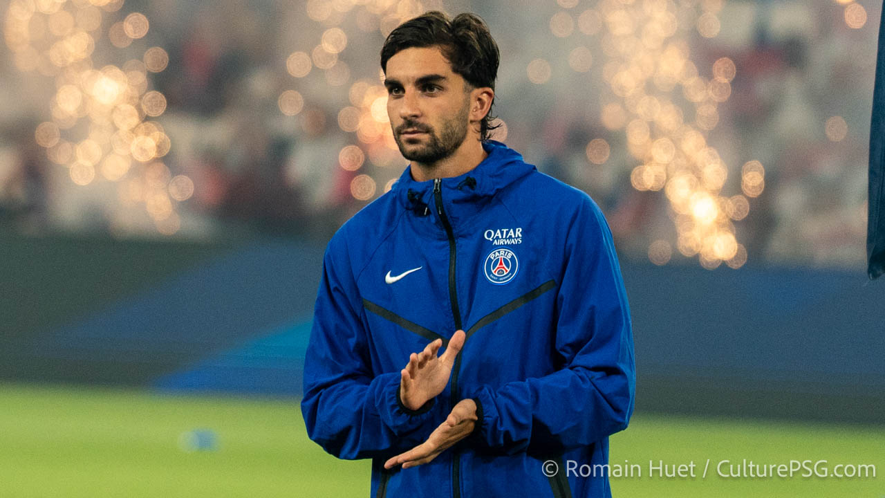 Aligné à gauche face à Bratislava, avec Dembélé dans l'axe et Akliouche à droite, Ferran Torres a inscrit un retentissant triplé sur notamment deux passes décisives du Ballon d'Or, avec qui il a eu une très belle connexion sur le terrain. Une connexion qui vient de loin.