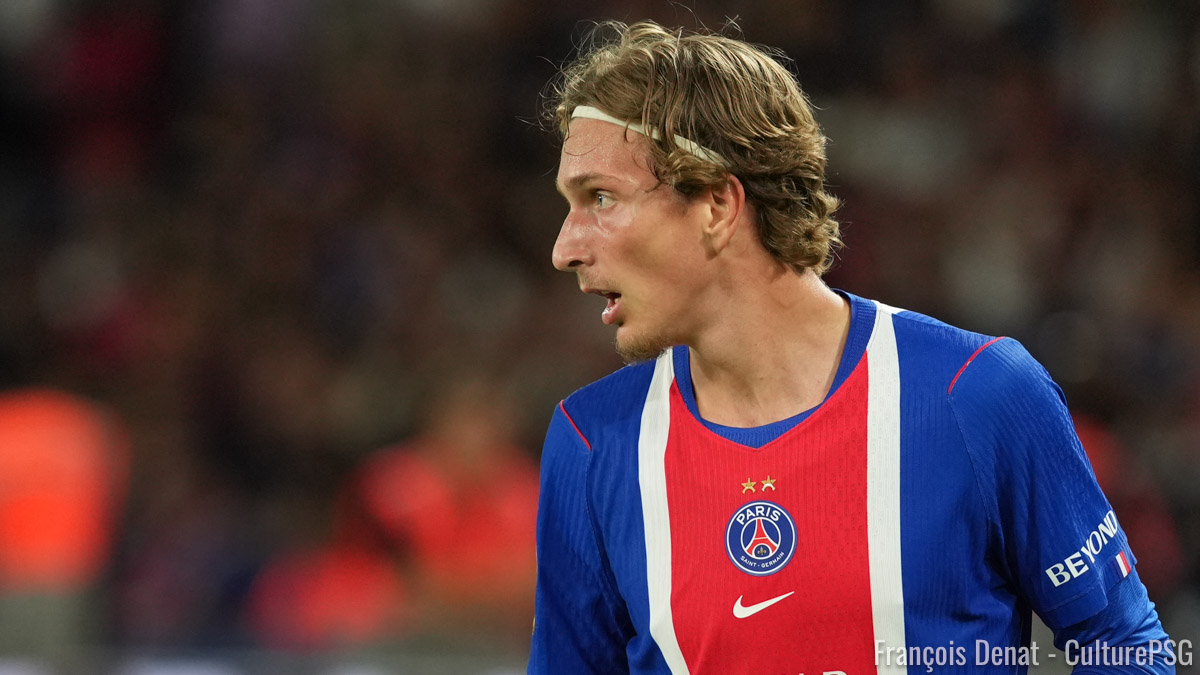 Peu utilisé depuis le début de saison au PSG, Mika Godts a profité de la trêve internationale pour se montrer avec la Belgique. Buteur lors de la victoire des Diables Rouges en Italie (0-2), l'ailier parisien a livré une prestation particulièrement remarquée par la presse belge.