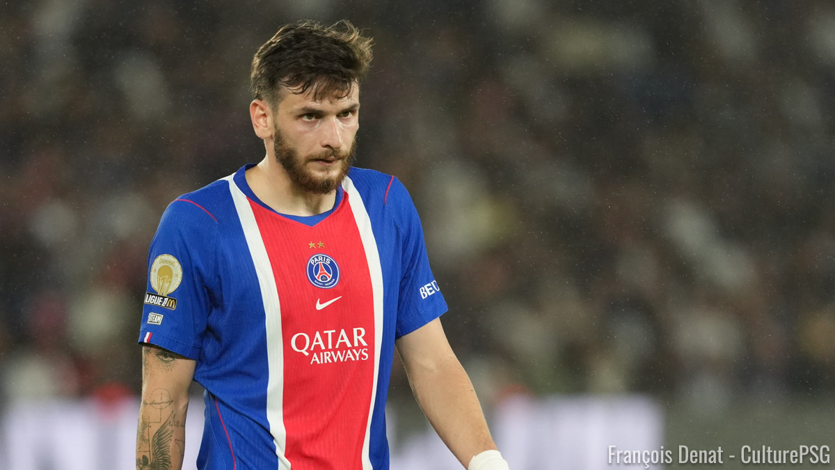 Malgré sa domination, la Géorgie a été tenue en échec par l'Ukraine lundi soir (0-0) à Tbilissi. Khvicha Kvaratskhelia était capitaine et s'est procuré plusieurs occasions lors de ses 90 minutes passées sur le terrain, sans réussir à marquer, tandis qu'Ilya Zabarnyi était remplaçant et n'est pas entré en jeu. Voici le résumé video de ce Géorgie/Ukraine avec les occasions de Kvara :