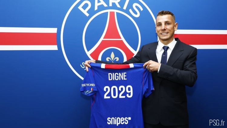 Le PSG a officialisé dimanche soir le retour de Lucas Digne, dix ans après son départ du club. Le latéral gauche français de 33 ans arrive d'Aston Villa et s'est engagé pour trois ans.