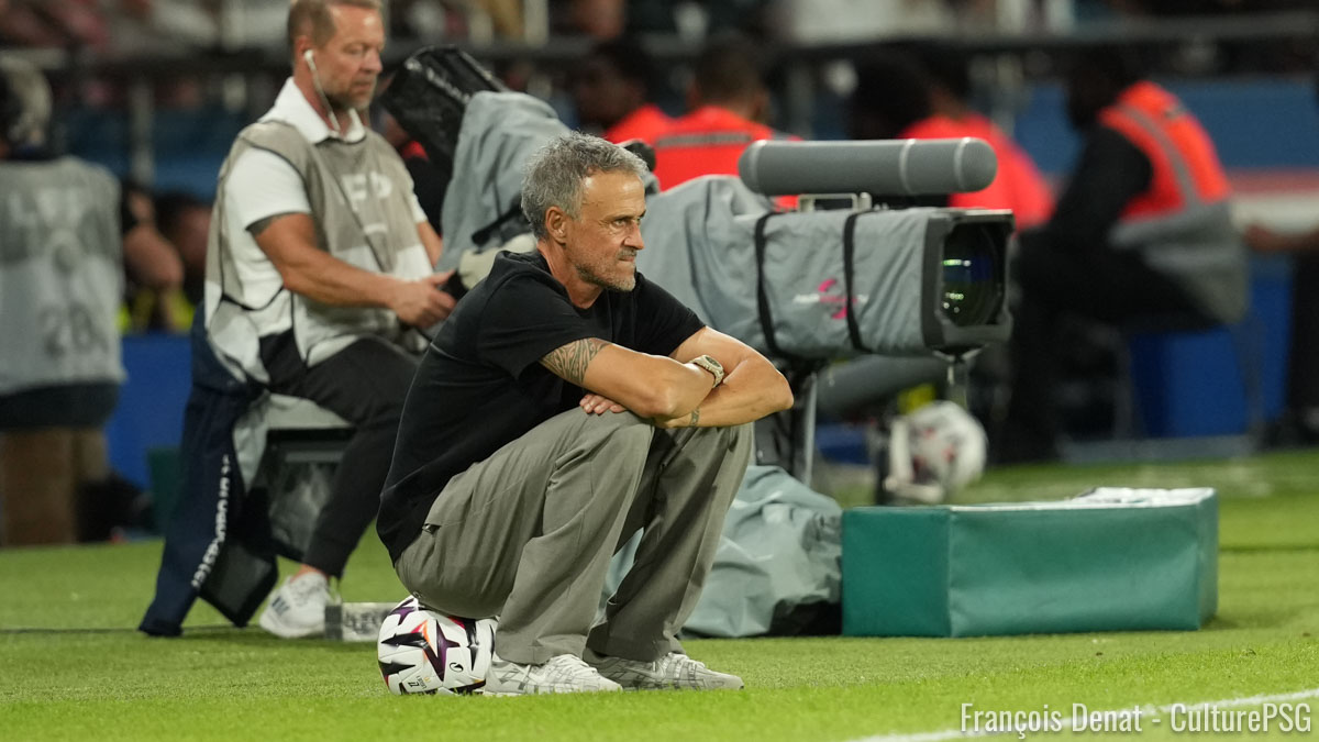 Après la formidable victoire de son équipe contre le Slovan Bratislava, Luis Enrique était forcément ravi au micro de Canal+ mais il a tenu à mettre en avant son Ballon d'Or, un Ousmane Dembélé dont il a adoré l'attitude.
