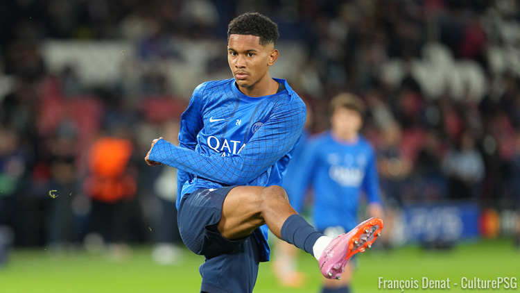 Touché au mollet droit lors de Nice/PSG (0-4), Senny Mayulu va être absent pendant deux semaines selon le point médical du club diffusé ce dimanche. Une absence de courte durée, qui va surtout pénaliser l'équipe de France Espoirs mais peu le PSG.