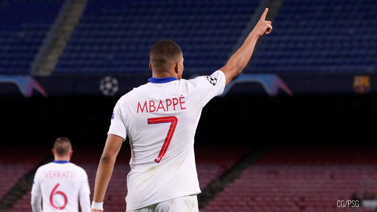PSG : Kylian Mbappé a posé avec le maillot de la saison prochaine - Le  Parisien