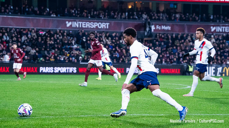 Auteur de son meilleur match avec le PSG ce samedi soir à Metz avec deux passes décisive, Ibrahim Mbaye a logiquement été élu homme du match. Mais c'est aussi en après-match qu'il s'est signalé, sur un très bel échange avec un jeune supporter.