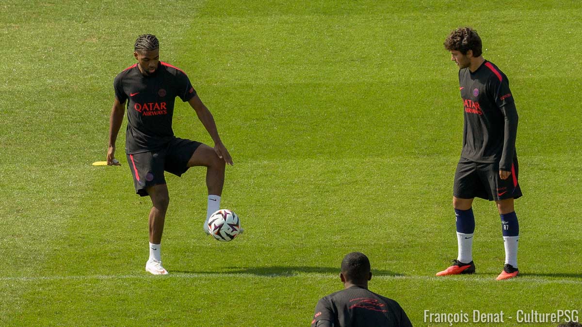 Sur le départ du PSG depuis plusieurs semaines, Ibrahim Mbaye s'éloigne de Liverpool et se rapproche d'un autre club selon L'Equipe. Un club qui n'a pas encore filtré pour le moment.