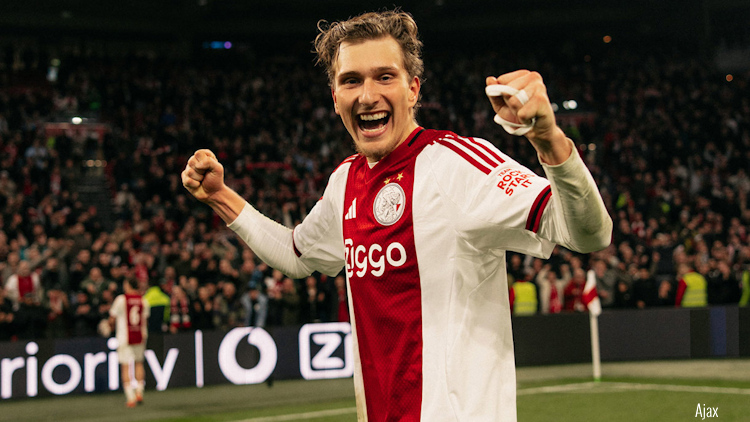 Déclenché par une image volée de Luis Campos avec le joueur à Porto diffusée sur les réseaux sociaux, le transfert de l'ailier de l'Ajax Mika Godts est en bonne voie selon la presse européenne. Le Belge de 21 ans viendrait renforcer le côté gauche de l'attaque parisienne.