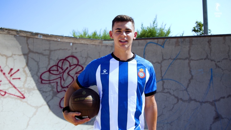 Après avoir prêté Renato Marin au CD Nacional lundi, le PSG a officialisé ce mercredi le départ en prêt de Gabriel Moscardo à l'Espanyol Barcelone.