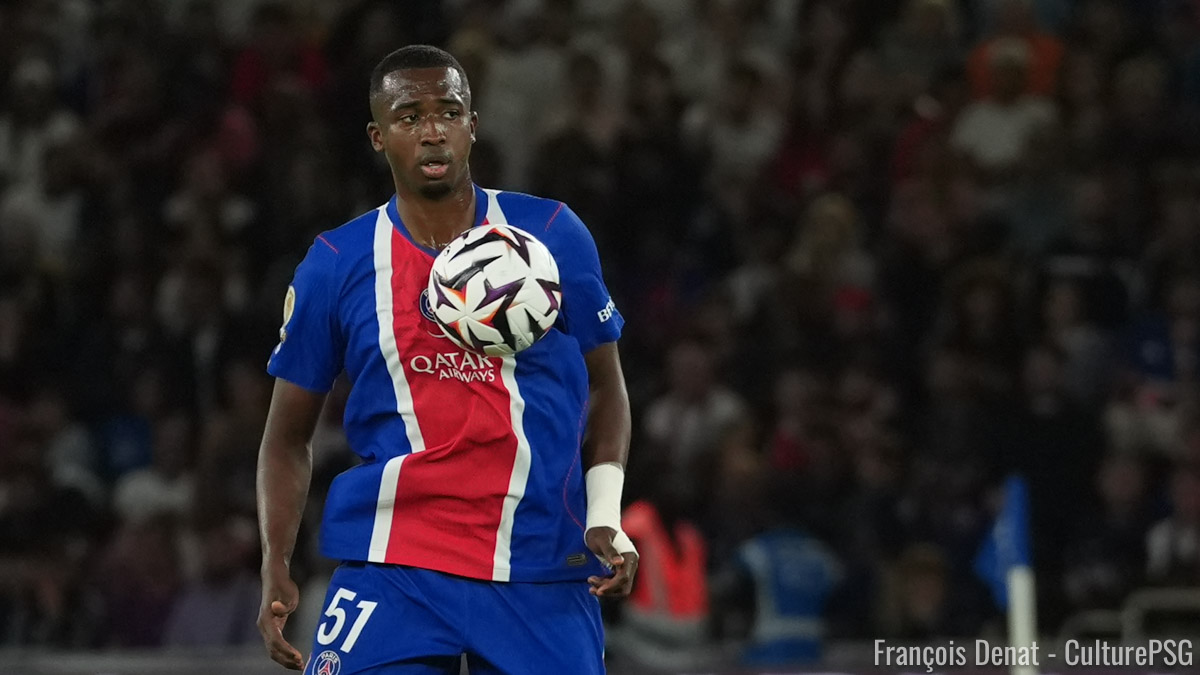 Prolongé officiellement jusqu'en juin 2031 vendredi dernier, en marge de PSG/Monaco (1-2), Willian Pacho avait en réalité signé sa prolongation depuis plusieurs mois et au départ jusqu'en 2030, avec une année supplémentaire en option. Explications.