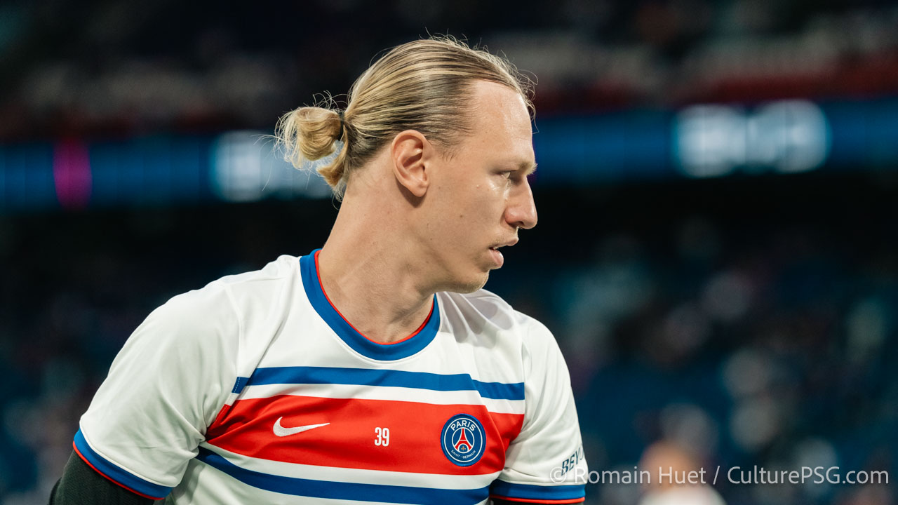 Excellent dimanche soir à Brest, Matvey Safonov a également été très inspiré devant les journalistes en zone mixte après la victoire 1-0 du PSG.