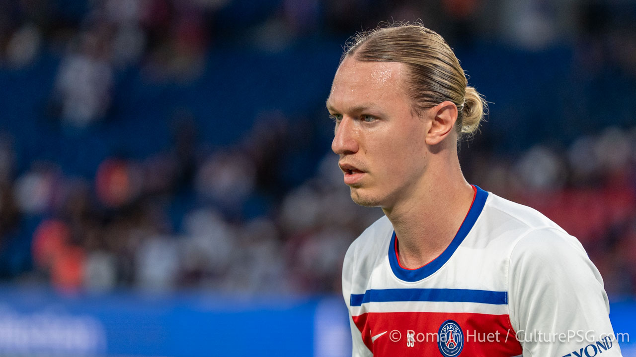 France Football a dévoilé les 10 gardiens en lice pour le Trophée Yachine récompensant le meilleur gardien de la saison 2025/2026 et Matvey Safonov fait partie des candidats à la succession de Gianluigi Donnarumma, sacré il y a un an.