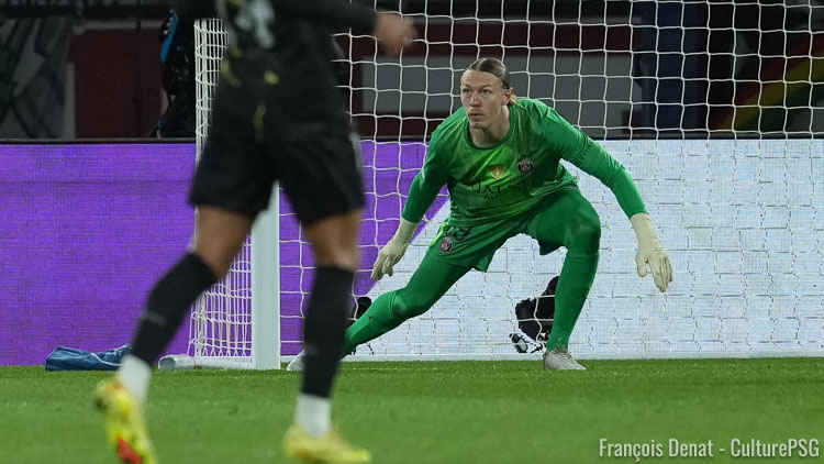 En déplacement à Lens pour ce match en retard, le PSG a franchement peiné malgré la victoire de deux buts et tous les Parisiens n'ont pas vécu le même match, avec un grand écart terrible entre Safonov et Barcola. Voici les notes des Parisiens pour ce Lens/PSG (0-2) :