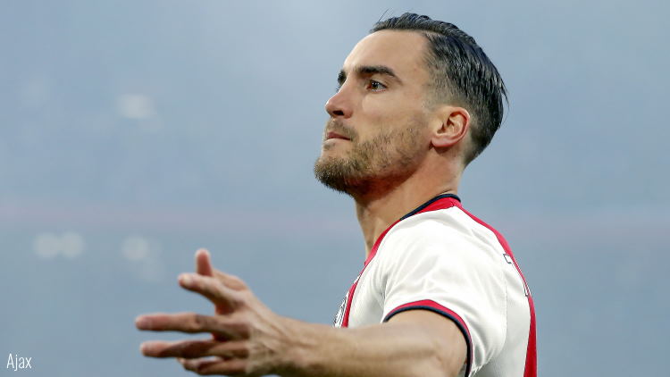 L'arrière gauche de l'Ajax Amsterdam Nicolás Tagliafico a vu son agent reconnaître des discussions avec le PSG dans la presse argentine. Le joueur serait évalué à 25M€ par son club.