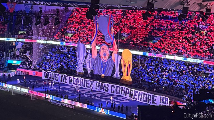 Le tifo pour Luis Enrique a fait mouche