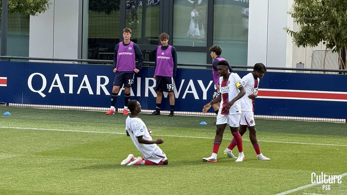 Menés à l'heure de jeu à domicile par Dunkerque, les U19 parisiens se sont finalement nettement imposés grâce notamment à un doublé signé Mamadou Meité (5-2). Au classement, les coéquipiers de Arthur Vignaud prennent provisoirement la tête du groupe.
