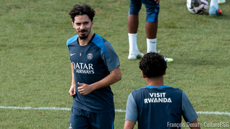 Pas moins de quatre joueurs ont fait leur retour à l'entraînement ce lundi, à savoir les trois Portugais du PSG plus leur capitaine brésilien Marquinhos. Mais un autre joueur a aussi fait son retour, sans être autant mis en avant.