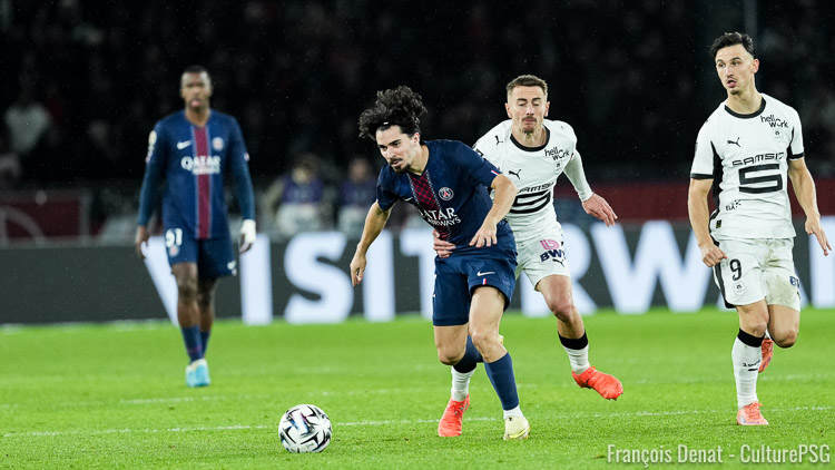 Officiellement inversé, ce Rennes/PSG (dimanche, 20h45) se jouera à guichets fermés puisque tous les billets du Roazhon Park se sont vendus en quelques heures. La LFP a d'ailleurs fait une fleur au Stade Rennais : une tribune du Roazhon aurait dû être partiellement fermée, mais ne le sera finalement pas.
