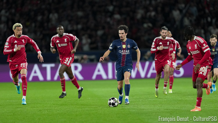 Annoncée avant le mercato estival, l'absence totale de mouvements au sein du milieu du PSG se confirme sérieusement désormais. La piste Rodri n'existe plus vraiment et le seul joueur qui aurait pu s'intégrer est déjà reparti.