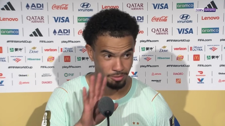 Warren Zaïre-Emery a fait ses grands débuts en Coupe du monde jeudi soir lors de la victoire 2-0 de l'équipe de France face au Maroc en remplaçant Manu Koné à la 71e minute. De quoi mettre fin à une longue frustration en compétition internationale, ce qui a visiblement un peu perturbé le milieu du PSG après le match.