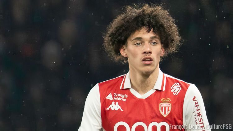 En plus d'un défenseur central droitier polyvalent, le PSG va chercher à recruter un joueur offensif polyvalent lors du prochain mercato d'été. Le profil de cet attaquant se précise ce vendredi.