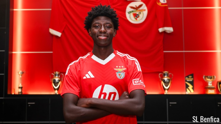 Déjà révélé par la presse française début janvier, l'intérêt du PSG pour Anísio Cabral est confirmé au Portugal. Mais selon la presse locale, celui que Jose Mourinho vient de comparer à Didier Drogba est en passe de prolonger au Benfica avec une nouvelle clause libératoire très élevée.