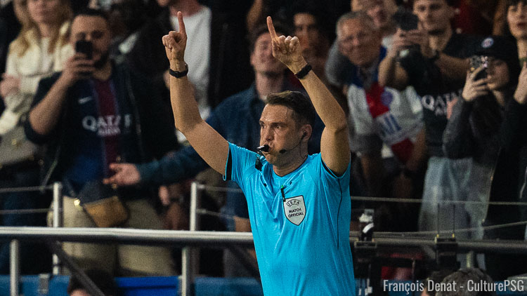 Ode au football, le choc PSG/Bayern (5-4) de mardi soir a été accompagné de son lot de polémiques arbitrales, Vincent Kompany et Joshua Kimmich se plaignant notamment du penalty accordé au PSG juste avant la pause pour la main d'Alphonso Davies. Un penalty pourtant parfaitement correct selon les lois du football, comme l'a rappelé la presse allemande.