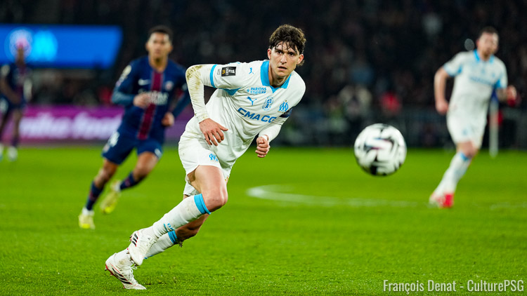 En immense difficulté dimanche dernier lors de PSG/OM (5-0), Leonardo Balerdi aurait joué le Classique avec... un « sévère problème à l'oreille » et est depuis en rééducation dans un hôpital marseillais.