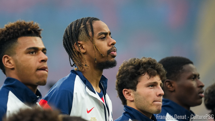 À la veille du troisième match de poules de la Coupe du monde des clubs, les premières tendances se dessinent déjà pour les compositions de Seattle/PSG, qui aura lieu ce lundi midi sur la pelouse des Sounders (21h, heure française). Un joueur parisien est toujours incertain, Ousmane Dembélé comme depuis le début de la compétition.