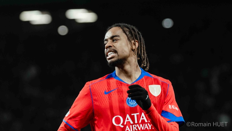 Le PSG s'est baladé à Chelsea mardi soir (3-0) et validé aisément sa qualification pour les quarts de finale de la Champions League. Mais Luis Enrique a dû sortir João Neves à la pause pour un souci physique tandis que Bradley Barcola a été touché à la cheville droite.