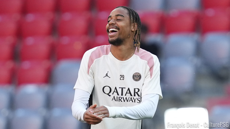Les joueurs du PSG se sont entraînés lundi matin au lendemain de leur succès 4-0 face à l'Atlético Madrid. Et si Ousmane Dembélé était toujours à l'écart du groupe, Bradley Barcola a participé à la séance collective.
