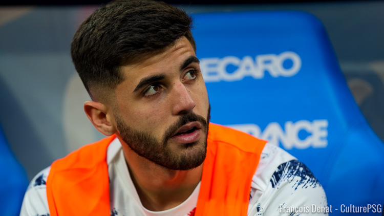Après une saison dans l'ensemble passée sur le banc de touche pour la plupart des grands rendez-vous, Lucas Beraldo voudrait quitter le PSG. Paris n'est pas opposé à son départ, comme toujours, mais a fixé un tarif supérieur à son prix d'achat il y a 18 mois.