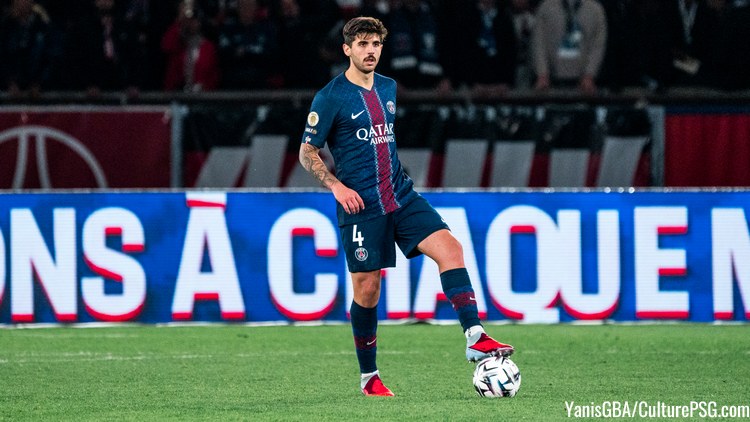 Alors que des velléités de départ du joueur avaient filtré l'été dernier, la presse catalane affirme que Lucas Beraldo avait bel et bien été proposé au Barça lors du dernier mercato. Sans attirer le moins du monde.