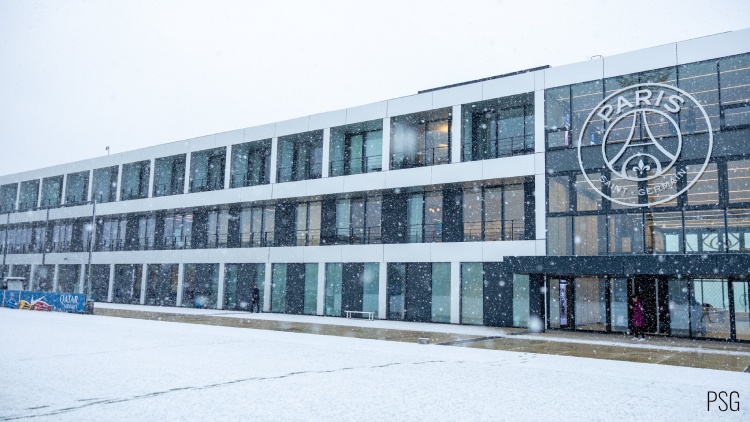 Le PSG s'amuse au Campus sous la neige