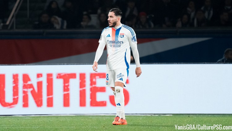 Présent dans l'équipe-type de la Ligue 1, aux côtés de 9 joueurs du PSG, le milieu offensif lyonnais Rayan Cherki a eu du mal à cacher son attirance pour le club parisien lors de la cérémonie des Trophées UNFP. Un cadre du PSG a aussi validé l'international espoirs.