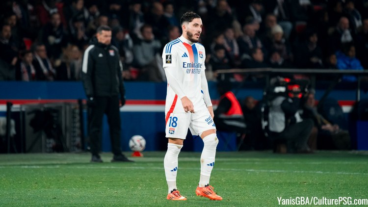 Relancée par FootMercato jeudi, la rumeur envoyant Rayan Cherki au PSG cet hiver semble déjà à oublier, le club n'ayant pas digéré sa volte-face de l'été dernier.