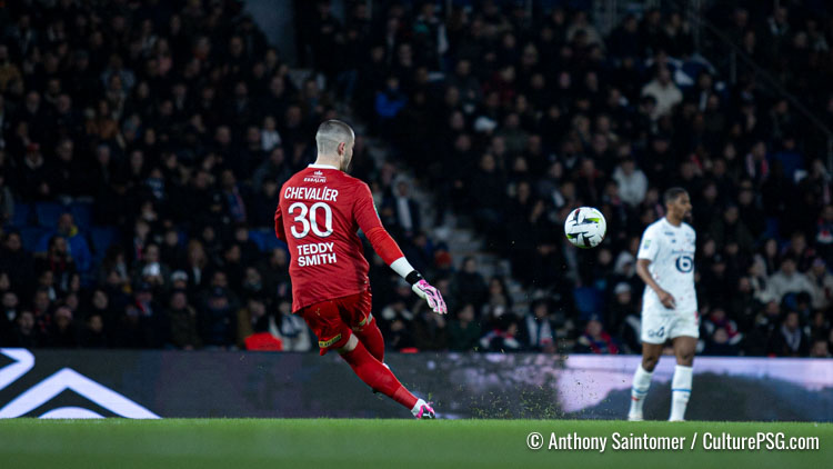 Le PSG/Lille de ce samedi soir verra aussi Gianluigi Donnarumma être opposé à Lucas Chevalier, les deux gardiens étant le possible titulaire dans le but parisien pour la saison 2025/2026. L'Italien a fait un pas en direction de son club, toujours intéressé par le Lillois.
