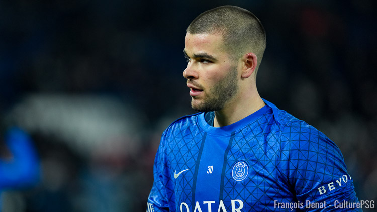 Grand bonhomme de la victoire du PSG aux tirs au but face à l'OM jeudi soir, Lucas Chevalier pouvait savourer en zone mixte et régler quelques comptes au passage, notamment avec les journalistes et ceux qui l'ont critiqué.