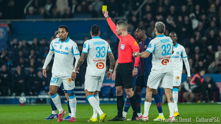 Arbitre du dernier PSG/OM (5-0), Willy Delajod a eu une grosse décision à prendre dès la 9e minute après un tacle en retard de Vitinha sur Leonardo Balerdi. Le milieu portugais a écopé d'un jaune et l'arbitre lui a justifié sa décision dans la foulée, comme on peut le voir dans une vidéo partagée sur la chaîne de la Ligue 1.