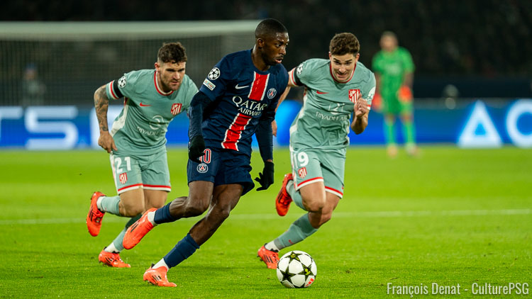 Annoncé dans le viseur du PSG par le passé, l'attaquant de l'Atlético Madrid Julian Alvarez (ici face à Dembélé) a commenté les approches parisiennes auprès de France Football. Il les a confirmées, sans vraiment aller plus loin.