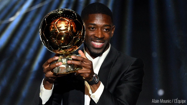 Après son équipementier personnel, c'est au tour de l'équipe de France de célébrer le Ballon d'Or 2025 d'Ousmane Dembélé avec la sortie d'un maillot spécial.