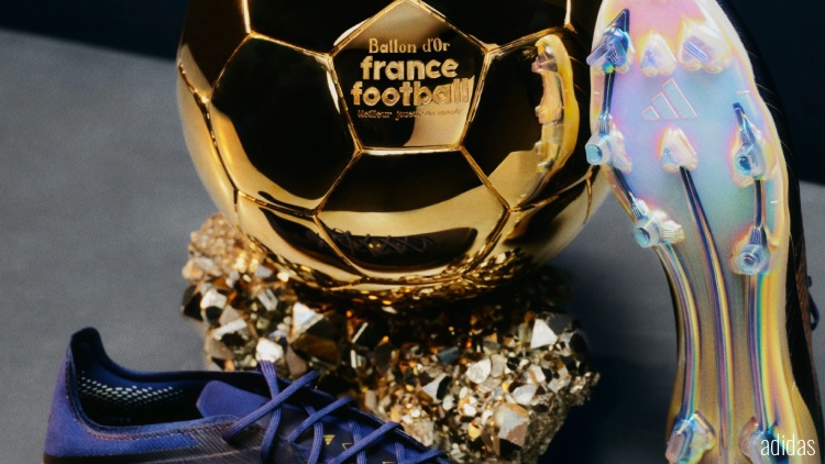 Sacré Ballon d'Or 2025 lundi soir, Ousmane Dembélé a reçu un joli cadeau de la part de son équipementier adidas, qui a confectionné pour lui une paire de crampons collector pour célébrer son trophée de meilleur joueur du monde.