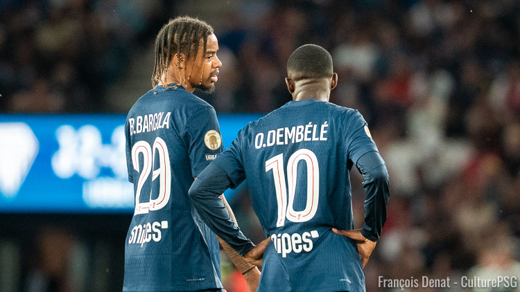 Interrogé par France Football après son Ballon d'Or 2025, Ousmane Dembélé est revenu sur sa place, centrale, dans l'attaque du PSG, mais aussi sur son rapport avec ses partenaires. Et ceux-ci sont jugés cruciaux par l'attaquant, notamment vis-à-vis des adversaires.
