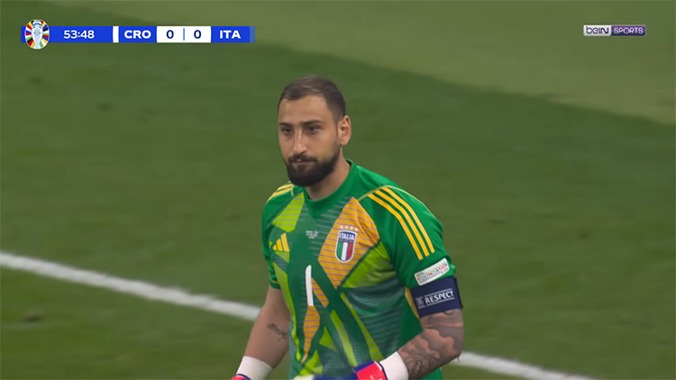 Encore immense face à la Croatie lundi soir, Gianluigi Donnarumma récolte les louanges de la presse italienne ce mardi, au lendemain du miraculeux nul 1-1 de l'Italie face aux coéquipiers de Luka Modric. Un nul acquis à la 98e minute grâce à un but de Mattia Zaccagni qui vaut une place en 8e de finale de l'Euro 2024.
