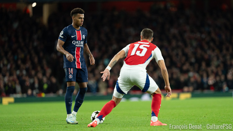 Les compositions d'équipe officielles d'Arsenal/PSG viennent d'être dévoilées et Désiré Doué est titulaire côté parisien. 