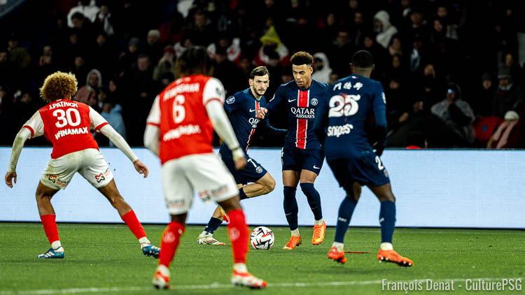 Dans un entretien accordé au site de l'UEFA, Khvicha Kvaratskhelia a loué la qualité offensive du PSG et encensé son jeune coéquipier Désiré Doué.