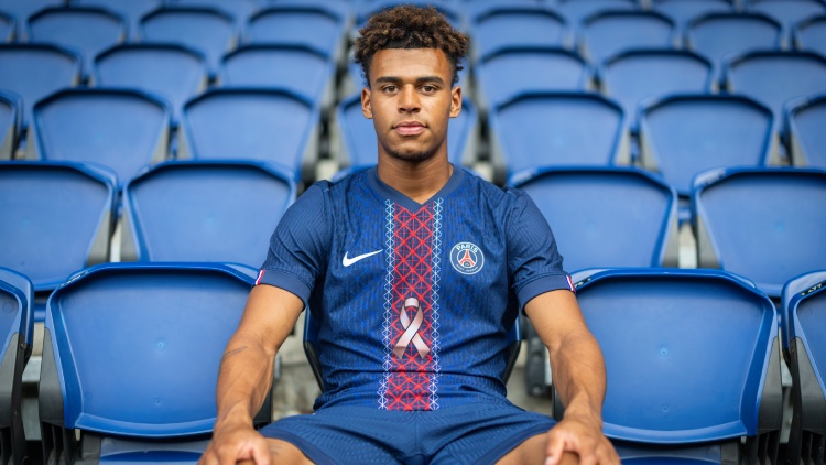 Pour la quatrième année consécutive, le PSG se mobilise pour soutenir la lutte contre le cancer du sein et participe à la campagne Octobre Rose. Le club mène depuis le début du mois plusieurs actions de prévention et de sensibilisation et son équipe masculine de football va porter un maillot spécial ce vendredi soir à l'occasion de PSG/Strasbourg.
